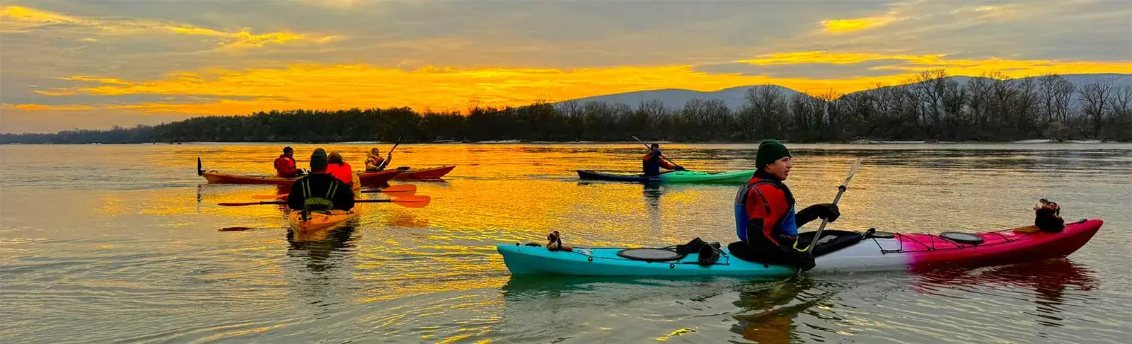 Dunai Jégtörés Kajakkal a Naplementében - 1